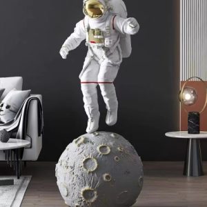 Figura astronauta sobre luna grandes adornos de pie