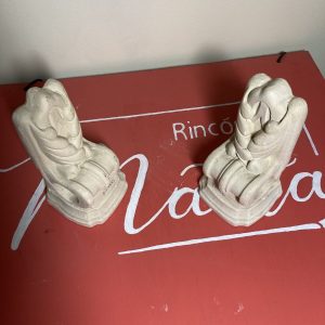 Sujeta libros en ZIÑA